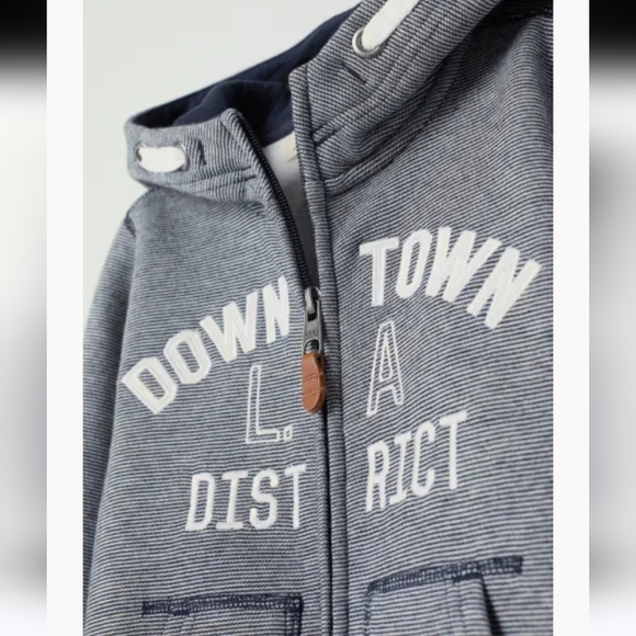 H&M Soft Sweatshirt Jacket With a Motif At Front. Lined hood. zip at front - Picture 5 of 6